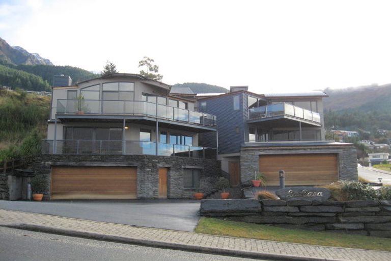 Photo of property in 14 Crichton Lane, Fernhill, Queenstown, 9300