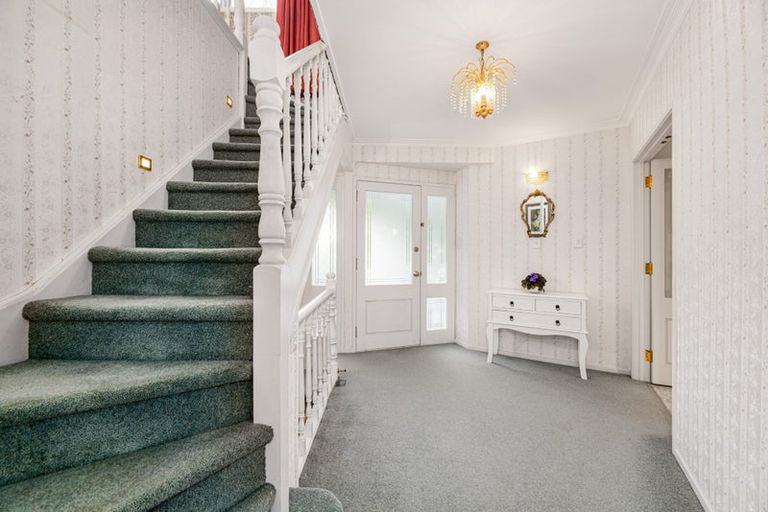 Photo of property in 32 Deane Avenue, Titirangi, Auckland, 0604