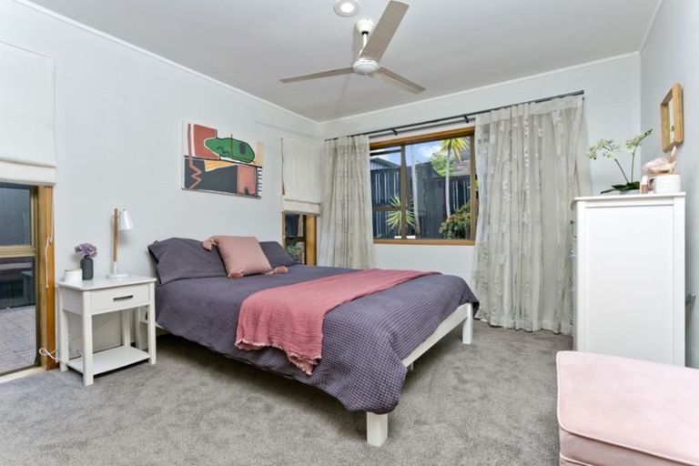 Photo of property in 1/9 Elderwood Lane, Belmont, Auckland, 0622