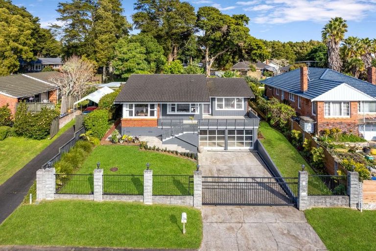 Photo of property in 27 Lawrence Crescent, Hillpark, Auckland, 2102