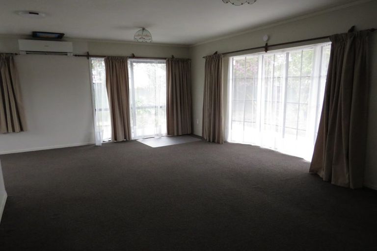 Photo of property in 15 Beihlers Road, Weymouth, Auckland, 2103