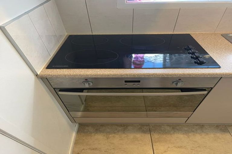 Photo of property in 1/1 Ballater Place, Highland Park, Auckland, 2010