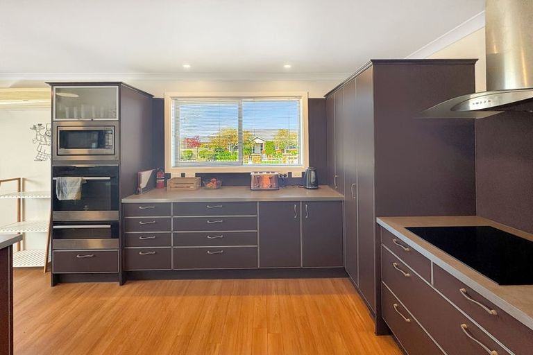 Photo of property in 19 Willowview Drive, Redwood, Christchurch, 8051