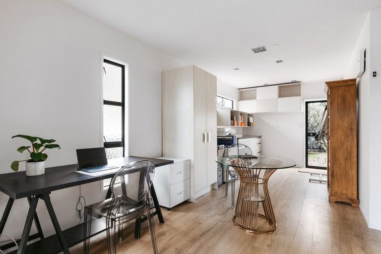 Photo of property in 21a Sunbrae Grove, Mount Maunganui, 3116