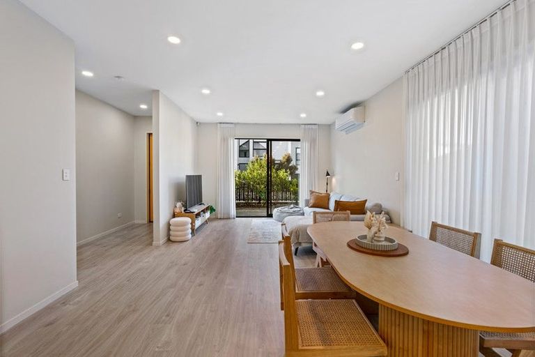 Photo of property in 43 Westgate Drive, Westgate, Auckland, 0614