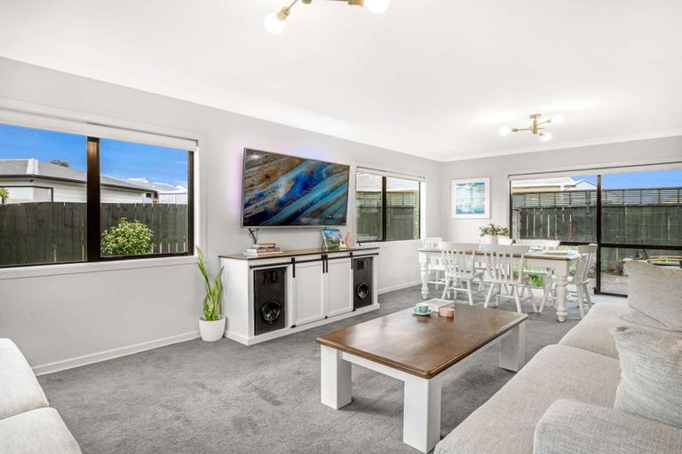 Photo of property in 34 Dahlstrom Grove, Kelvin Grove, Palmerston North, 4414