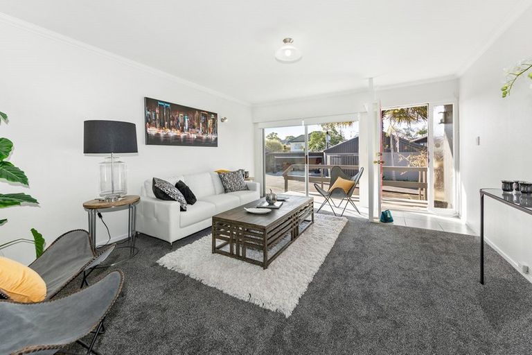 Photo of property in 2/45 Glenmore Road, Sunnyhills, Auckland, 2010