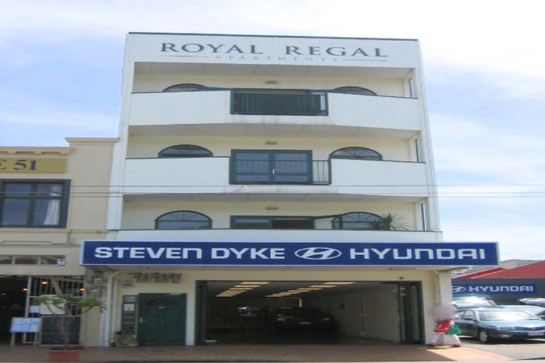 Photo of property in Royal Regal Apartments, 1/50 Cambridge Terrace, Te Aro, Wellington, 6011