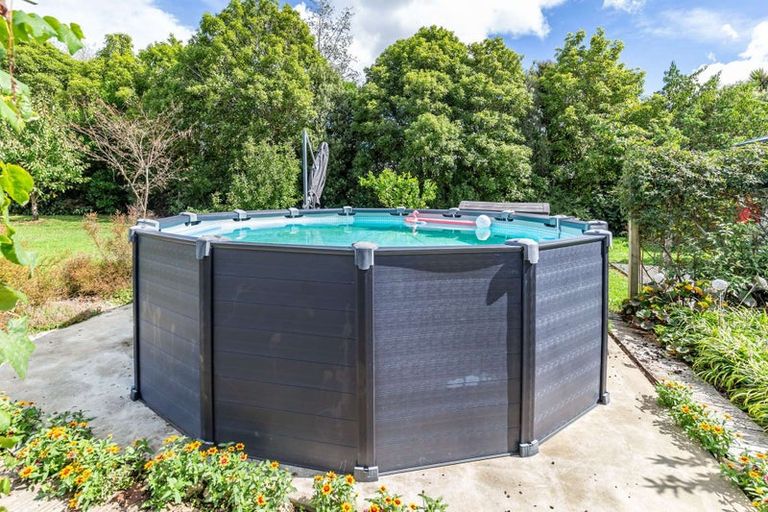 Photo of property in 1098 Queen Street East, Levin, 5571