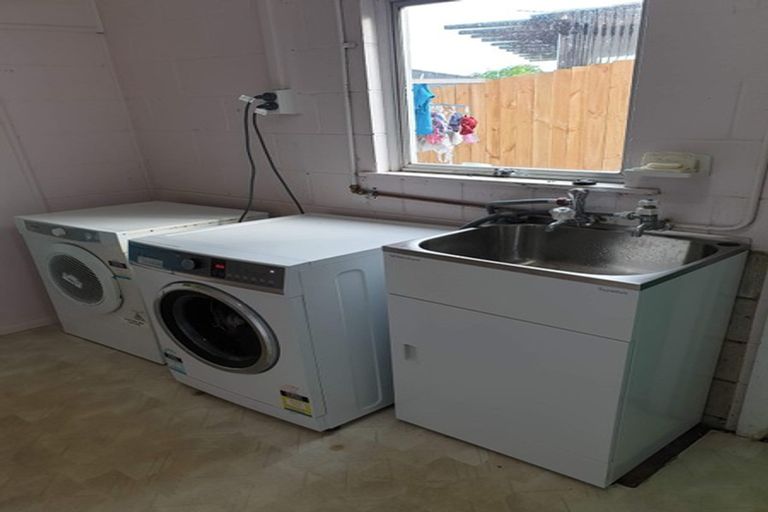 Photo of property in 1/330 Glenfield Road, Glenfield, Auckland, 0629