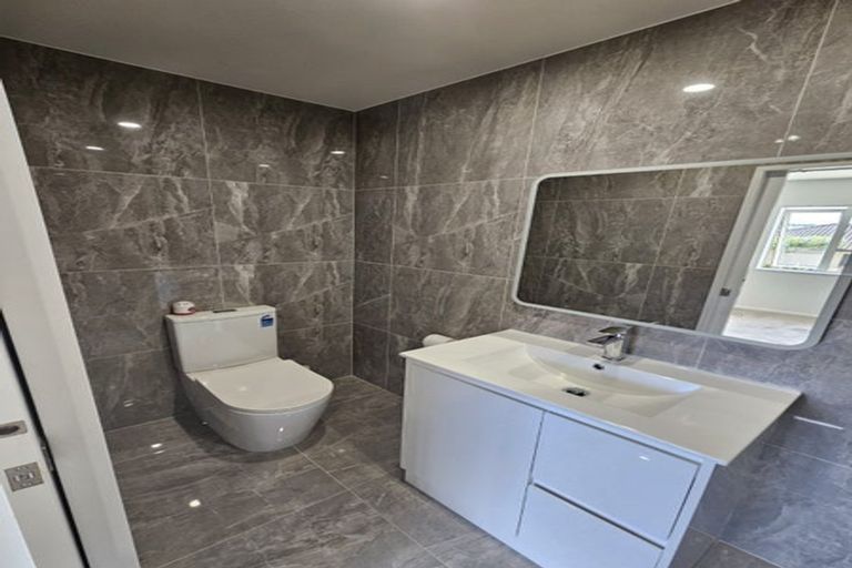 Photo of property in 5b Menen Place, Manurewa, Auckland, 2105