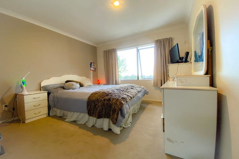 Photo of property in 27 Taupo Street, Green Bay, Auckland, 0604