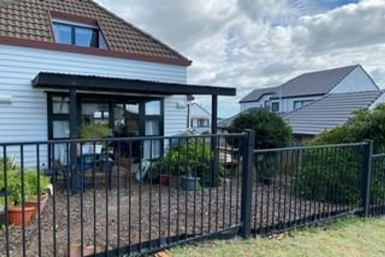 Photo of property in 1/15 Eske Place, Highland Park, Auckland, 2010