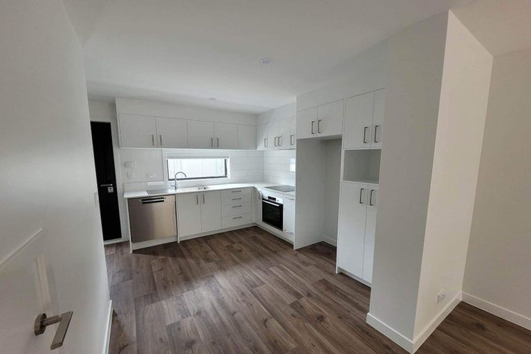 Photo of property in 12 Whakahui Lane, Mangere Bridge, Auckland, 2022