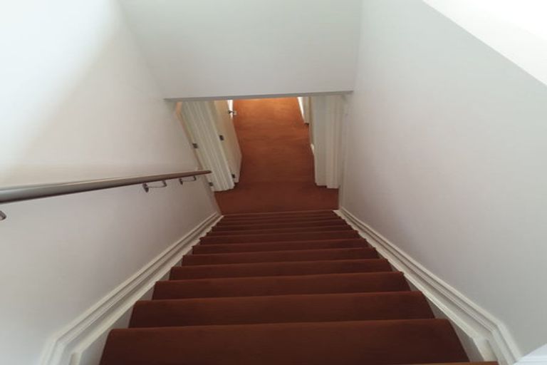 Photo of property in 2/128 Aberdeen Road, Campbells Bay, Auckland, 0620