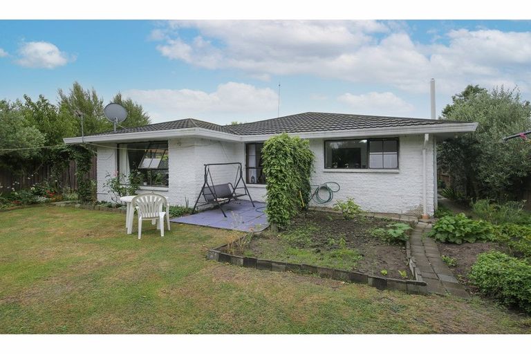 Photo of property in 2/37 Karnak Crescent, Russley, Christchurch, 8042