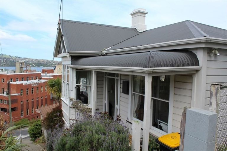Photo of property in 5 Elm Row, Dunedin Central, Dunedin, 9016