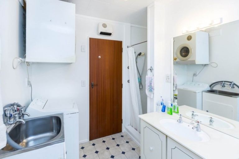 Photo of property in 1/48 Kowhai Avenue, Ebdentown, Upper Hutt, 5018