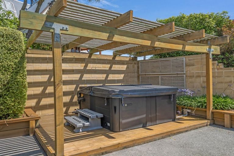 Photo of property in 18 Ravensdale Rise, Westmorland, Christchurch, 8025