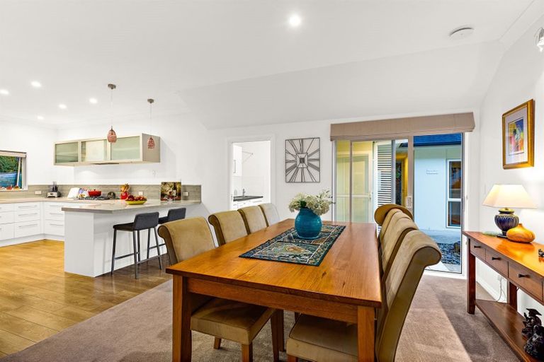 Photo of property in 7 Hobbs Road, Matakatia, Whangaparaoa, 0930