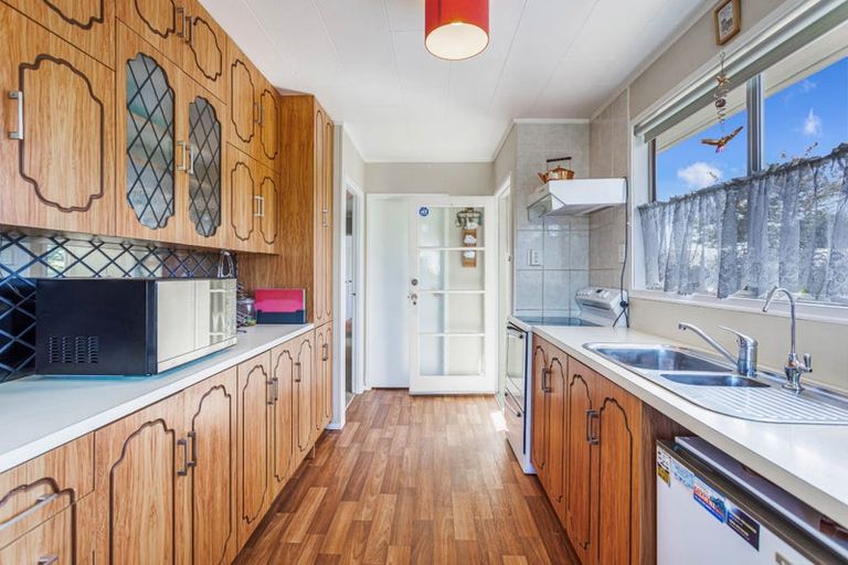 Photo of property in 11 Newland Grove, Henderson, Auckland, 0610