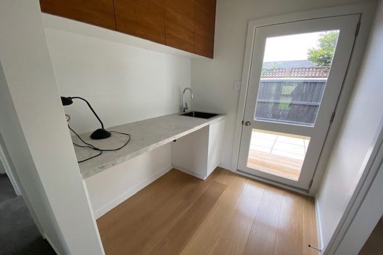 Photo of property in 26 Raekura Place, Redcliffs, Christchurch, 8081