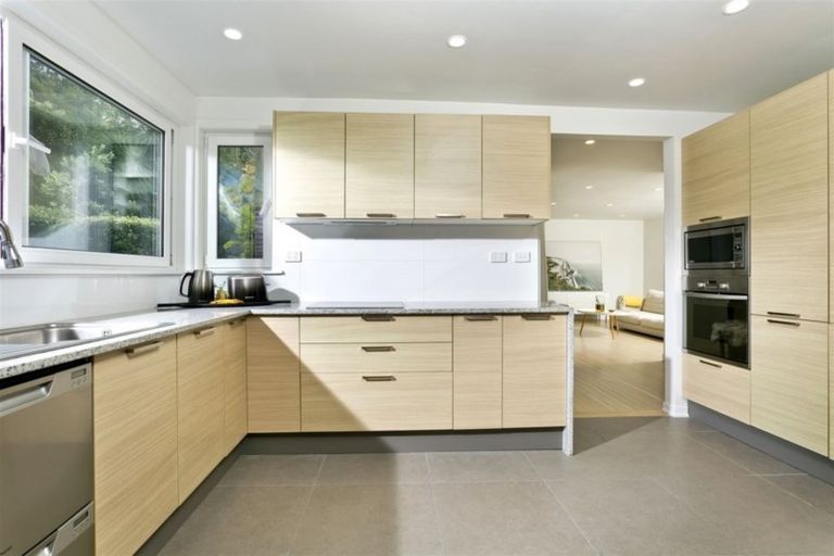 Photo of property in 102 Beach Road, Castor Bay, Auckland, 0620