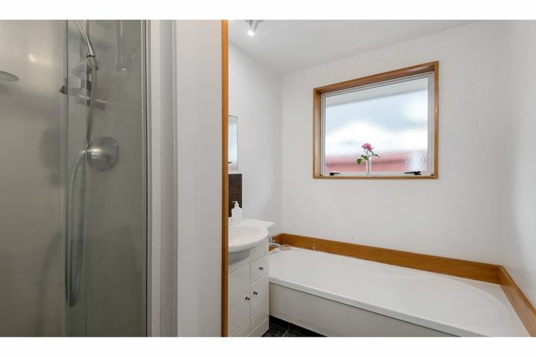 Photo of property in 2/5 Broadbent Street, Riccarton, Christchurch, 8041