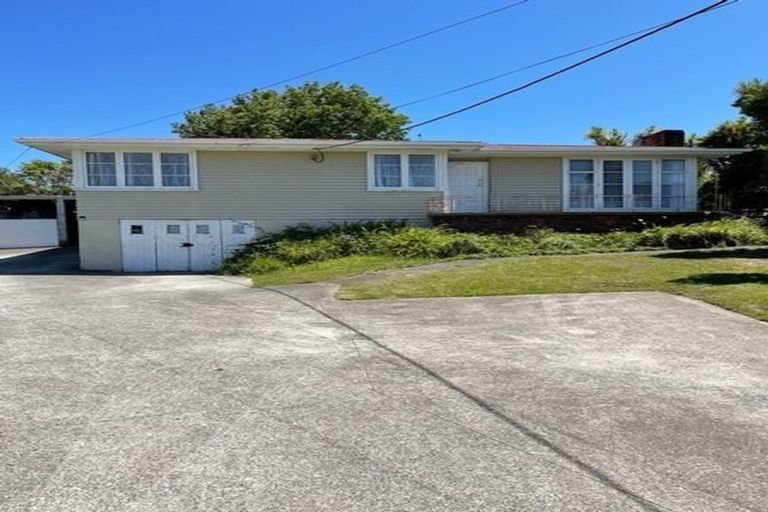 Photo of property in 17 Sheehan Road, Te Atatu South, Auckland, 0610