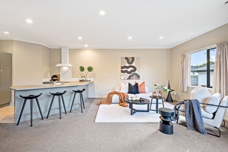 Photo of property in 11 Sunvista Avenue, Oteha, Auckland, 0632