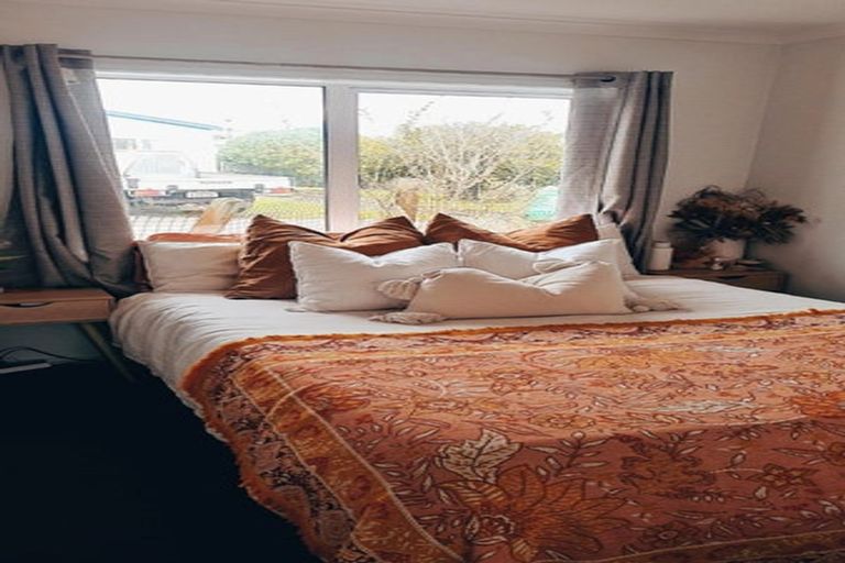 Photo of property in 10 Fordham Street, Beach Haven, Auckland, 0626