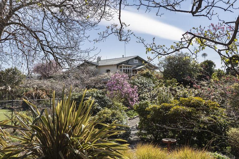 Photo of property in 42 Awamoa Road, Holmes Hill, Oamaru, 9401