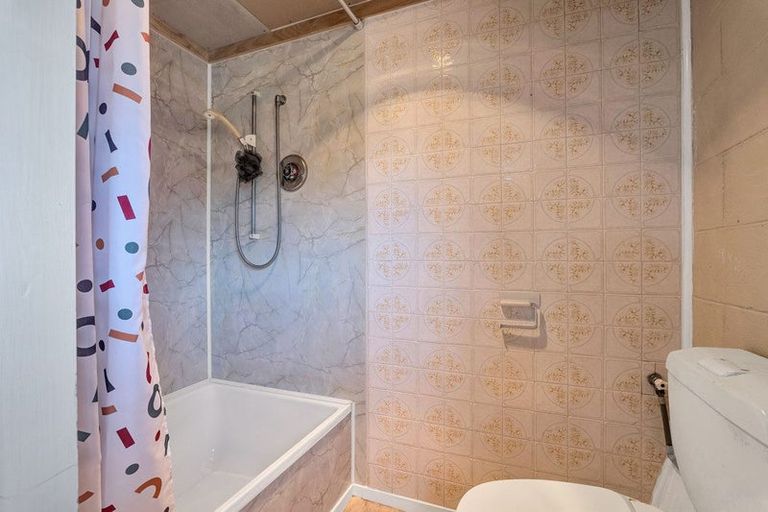 Photo of property in 35 Weraroa Road, Waverley, 4510