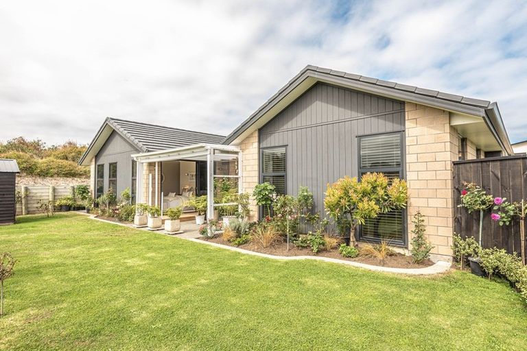 Photo of property in 45 Golf Vue Place, Castlecliff, Whanganui, 4501