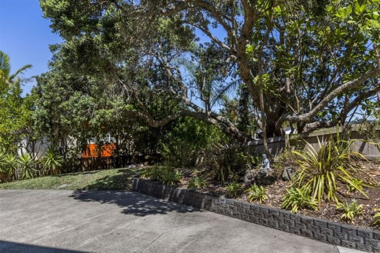 Photo of property in 18 Carento Way, Stanmore Bay, Whangaparaoa, 0932