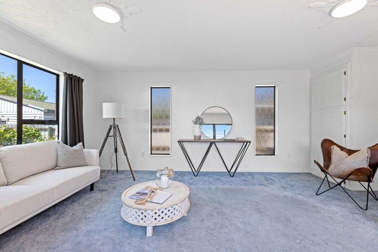 Photo of property in 12 Fairmont Place, Hornby, Christchurch, 8042