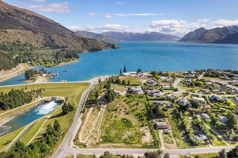Photo of property in 17 Parry Crescent, Lake Hawea, 9382