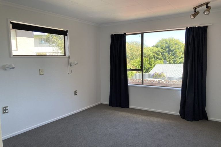 Photo of property in 28 Mamaku Street, Paraparaumu, 5032