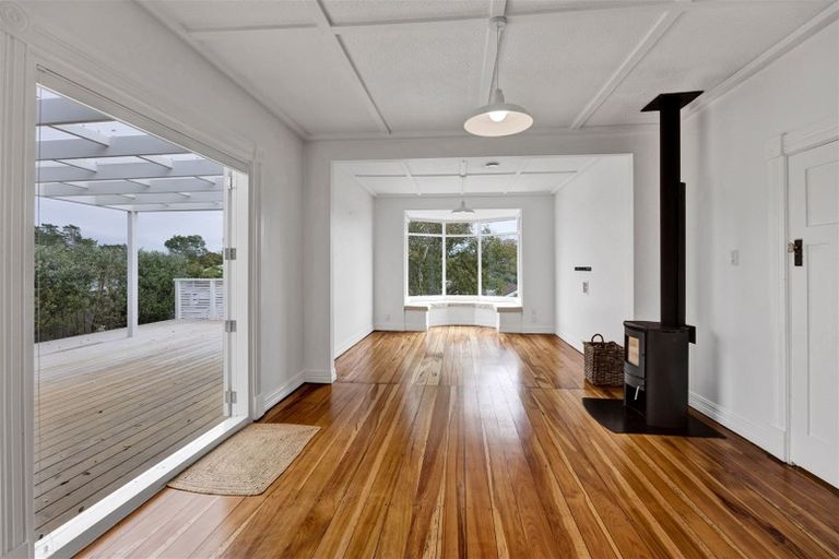 Photo of property in 65 Pioneer Road, Moturoa, New Plymouth, 4310