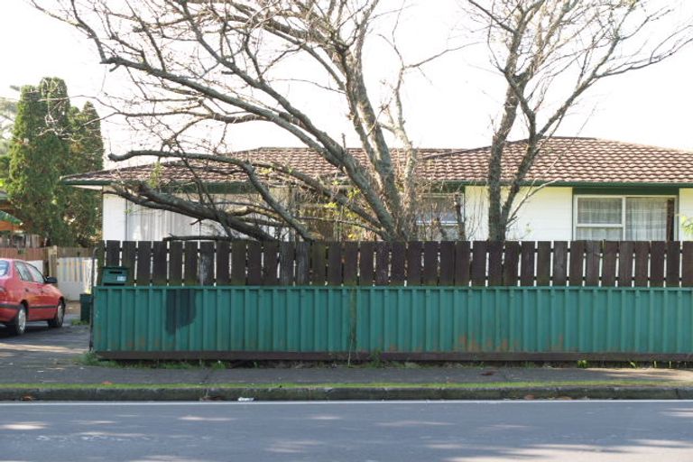 Photo of property in 100 Robertson Road, Mangere East, Auckland, 2024