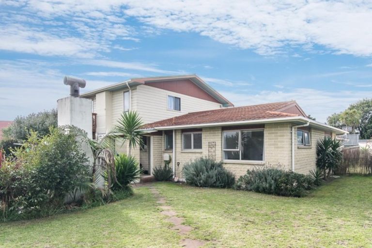 Photo of property in 29 Frimley Terrace, Waikanae Beach, Waikanae, 5036