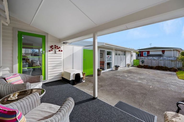 Photo of property in 6 Avondale Road, Taradale, Napier, 4112
