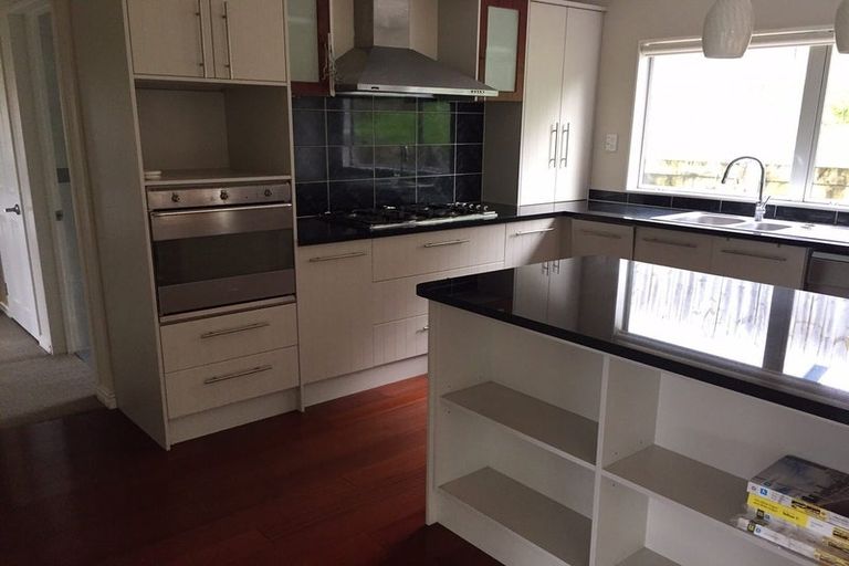 Photo of property in 26 Spoonbill Place, Unsworth Heights, Auckland, 0632