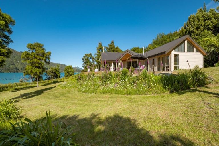 Photo of property in 4941 Kenepuru Road, Ohauparuparu Bay, Picton, 7282