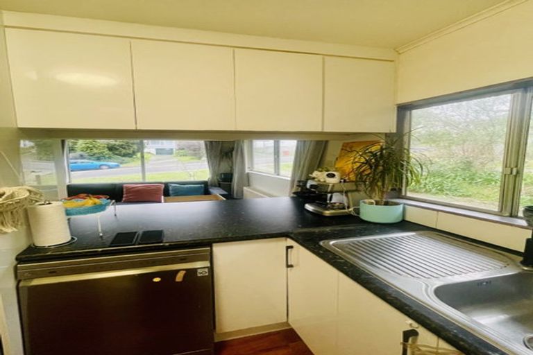 Photo of property in 2/50 Lincoln Avenue, Tawa, Wellington, 5028