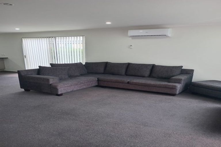 Photo of property in 14 Lane Cameron Place, Flat Bush, Auckland, 2019