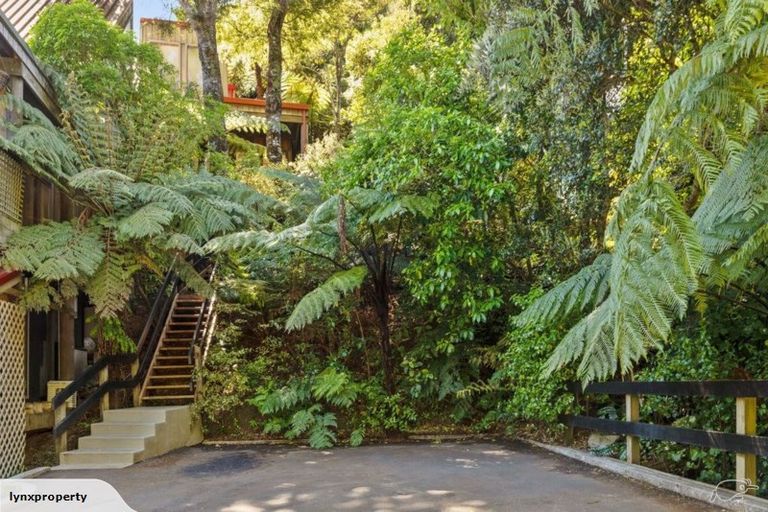 Photo of property in 3 Whiorau Grove, Lowry Bay, Lower Hutt, 5013