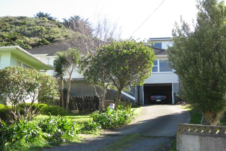 Photo of property in 109 Parkvale Road, Karori, Wellington, 6012