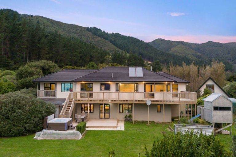Photo of property in 1276 Coast Road, Wainuiomata Coast, Lower Hutt, 5373
