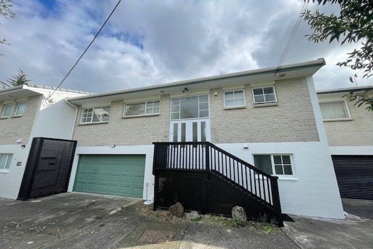 Photo of property in 2/185 Shakespeare Road, Milford, Auckland, 0620